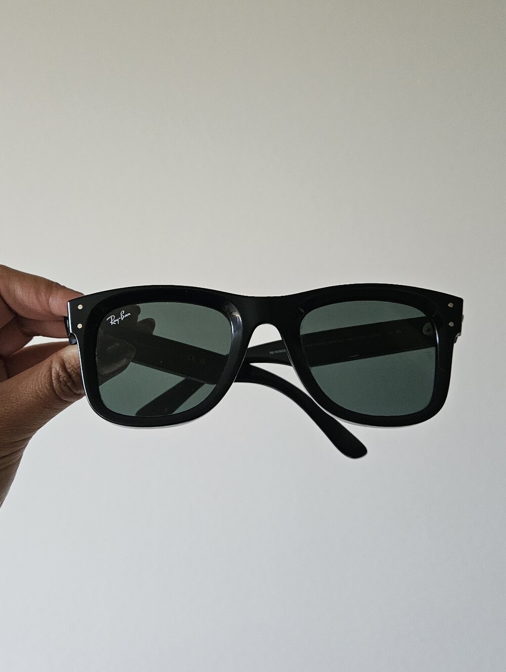 Ray-Ban Men’s Black Wayfarer Reverse Sunglasses - Green Lenses
